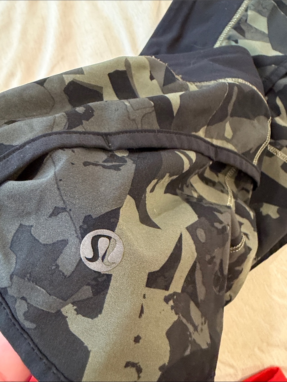 Lululemon Speed Short 2.5” Camo Green Black Size 6 - Picture 4 of 5